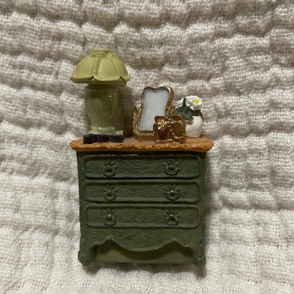 Avon Victorian miniature bedroom set 5 pieces - Picture 4 of 7